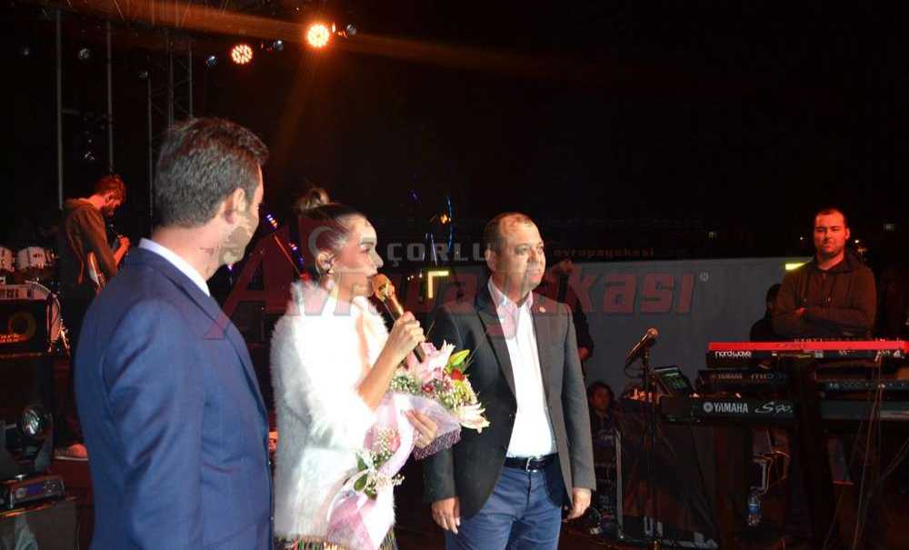 Bengü Çorlu'yu Coşturdu