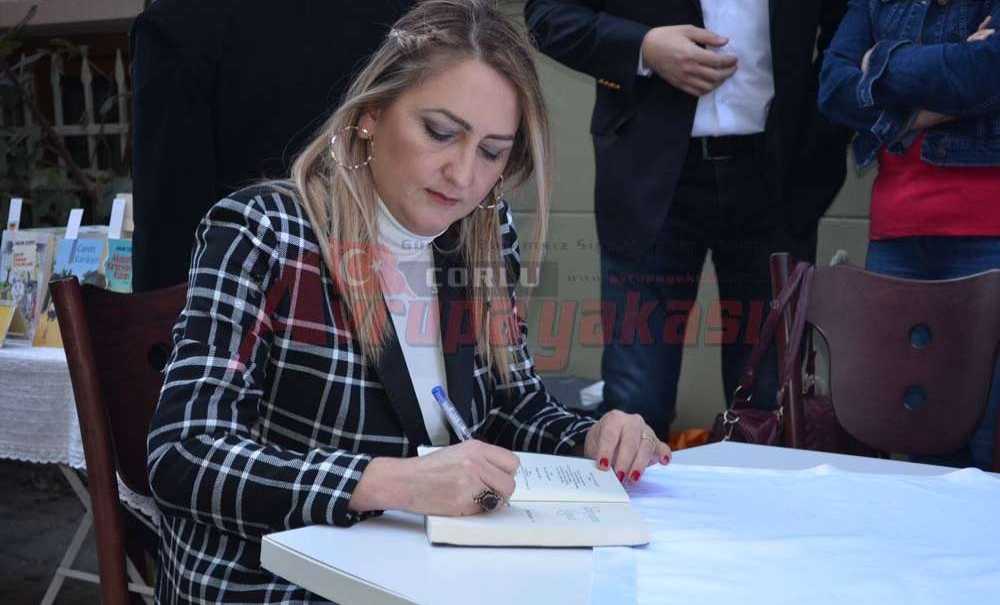 Yazarlar Sanat Sokağı'nda Buluştu