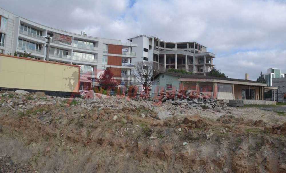 Belediyenin Enkazı Şehrin Ortasında