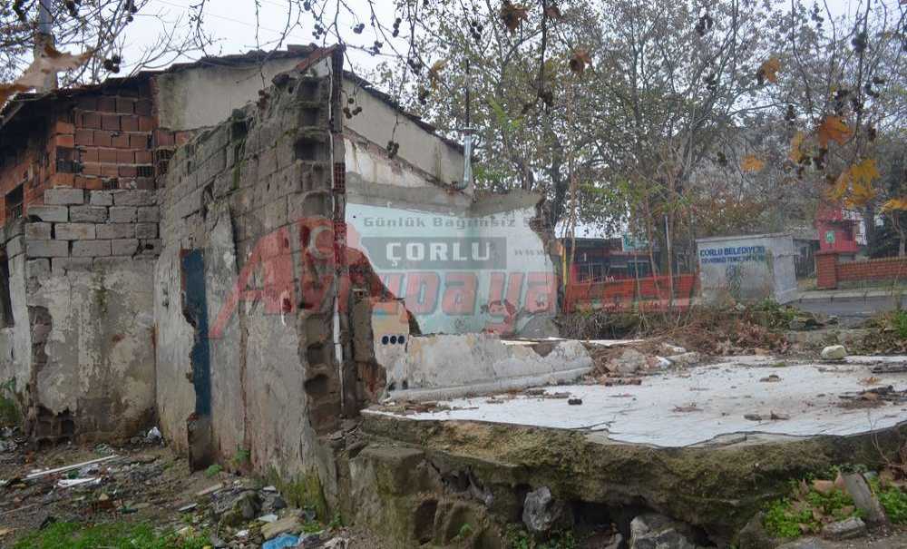 Metruk Binaları Yıktırdı