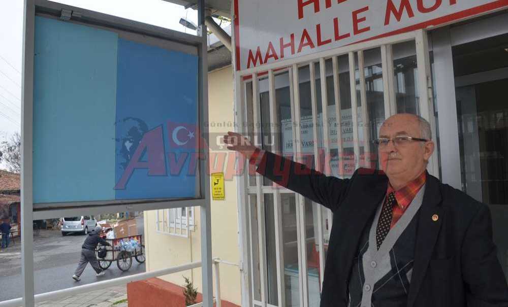 Muhtarlığın İlan Panosunun Kapağı Çalındı