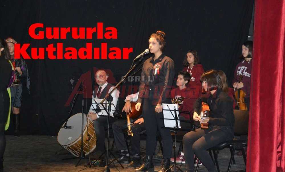 Gururla Kutladılar