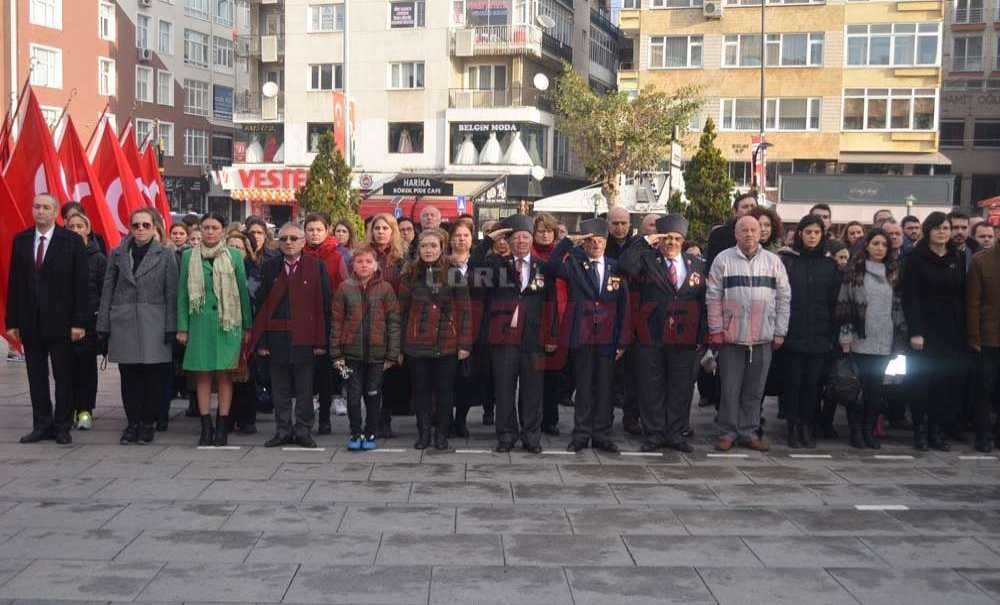 Başöğretmene Çelenk Sunuldu