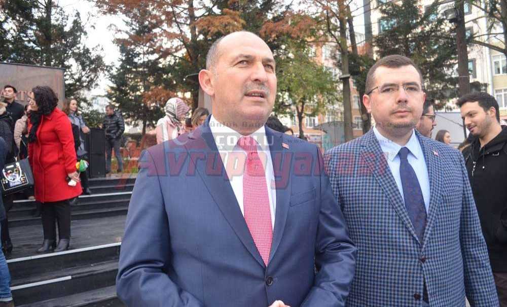 Başöğretmene Çelenk Sunuldu