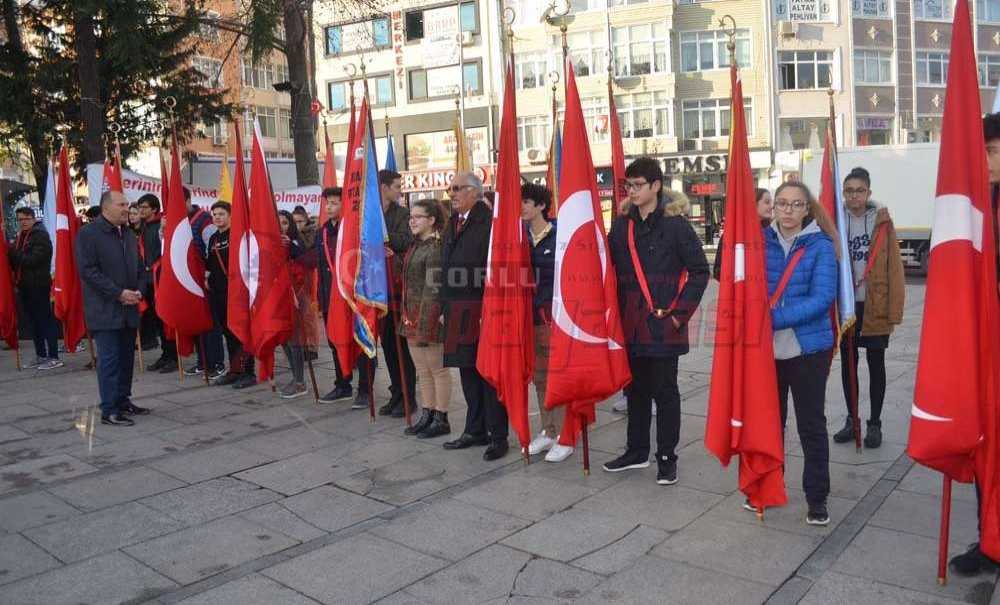 Başöğretmene Çelenk Sunuldu