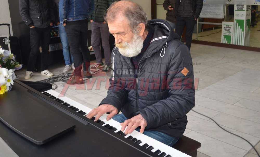 Müzikle Tepki Gösterdi