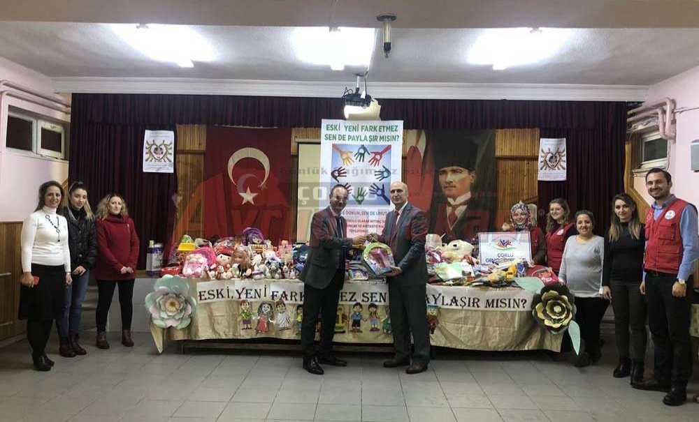 Kitapsız Ve Oyuncaksız Çocuk Kalmasın