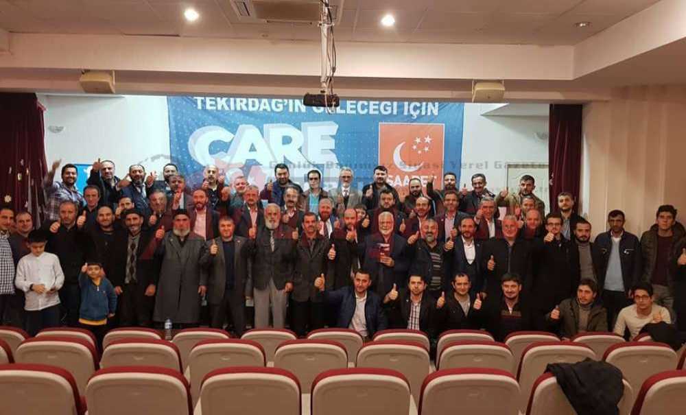 Üye Olanlara Rozet Takıldı