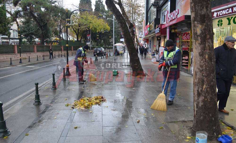 Soğuğa Rağmen Belediye İşçileri Çalışıyor
