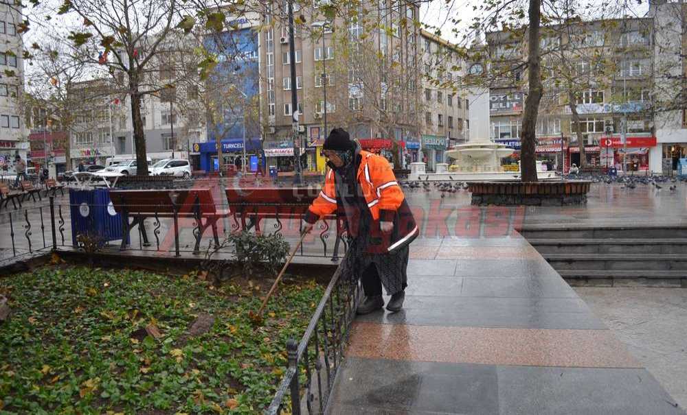 Soğuğa Rağmen Belediye İşçileri Çalışıyor