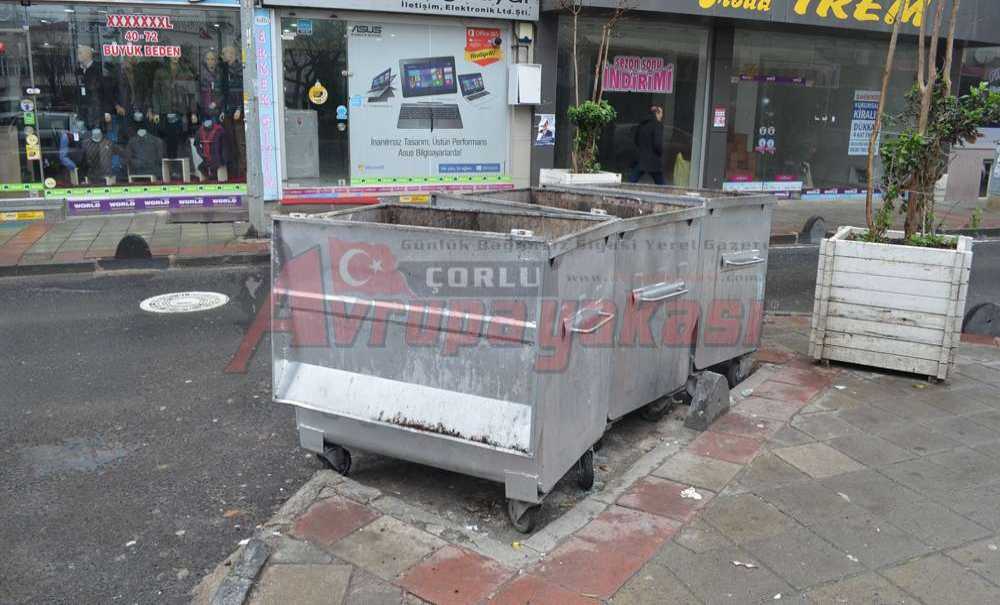 Belediye Çöp Konteynırlarını Değiştiriyor