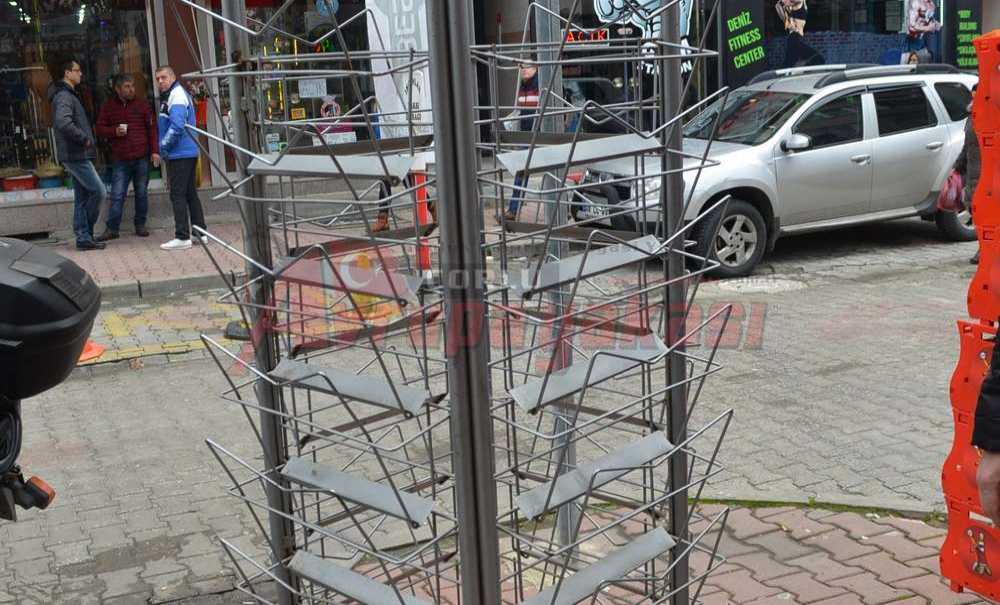 Gazete Standı Boş Kaldı