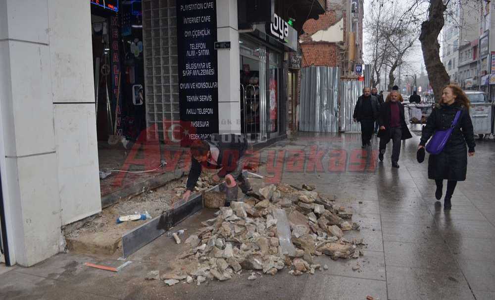 Engelli Rampası Yapılacak