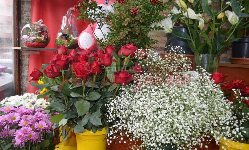 Yeni Yıla Girerken Sevgililer Çiçekçilere Koştu