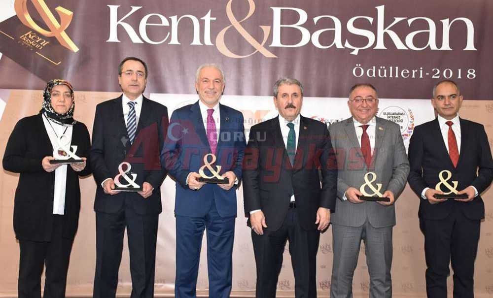 Büyükşehir Belediyesi Çalışmalarını Ödüllerle Süslüyor