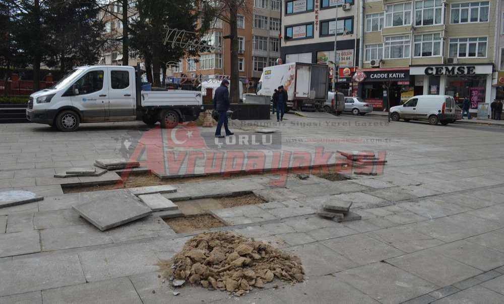 Atatürk Meydanı'nda Çalışma Yapıldı