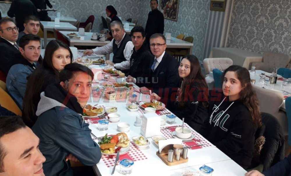Öğrenciler Kaymakamı Ziyaret Etti