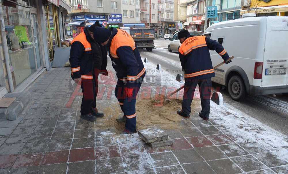 Soğuğa Rağmen Çalışıyorlar