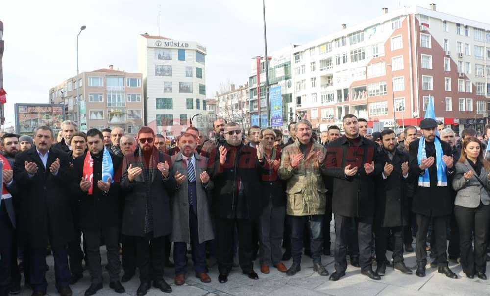 Ülkü Ocakları Yürüyüş Düzenledi