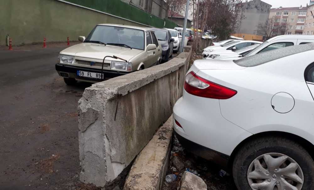 Duvar Yıkılmaya Yüz Tutmuş