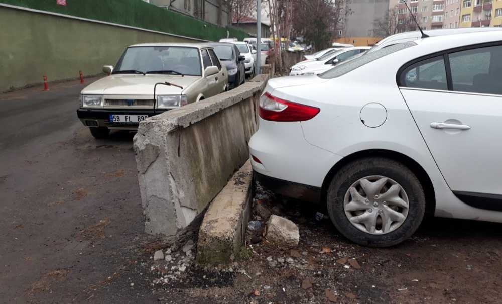 Duvar Yıkılmaya Yüz Tutmuş