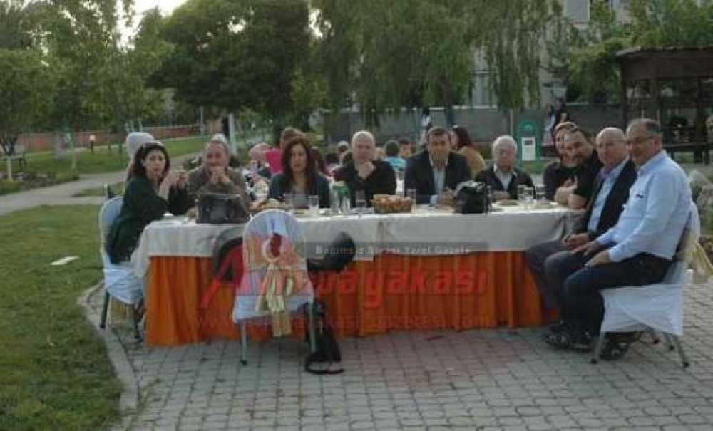 Huzurevinde Anneler Günü Kutlaması