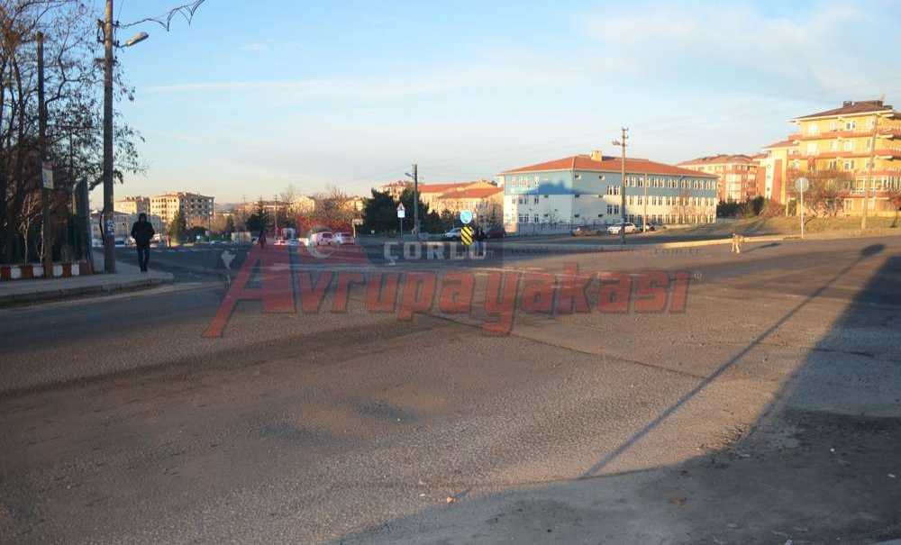 Dört Yol Ağzı Tehlike Saçıyor