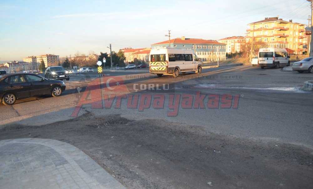 Dört Yol Ağzı Tehlike Saçıyor