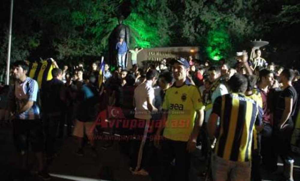 Galatasaray Galibiyeti Çorlu`daki Fenerbahçelileri Sokağa Döktü