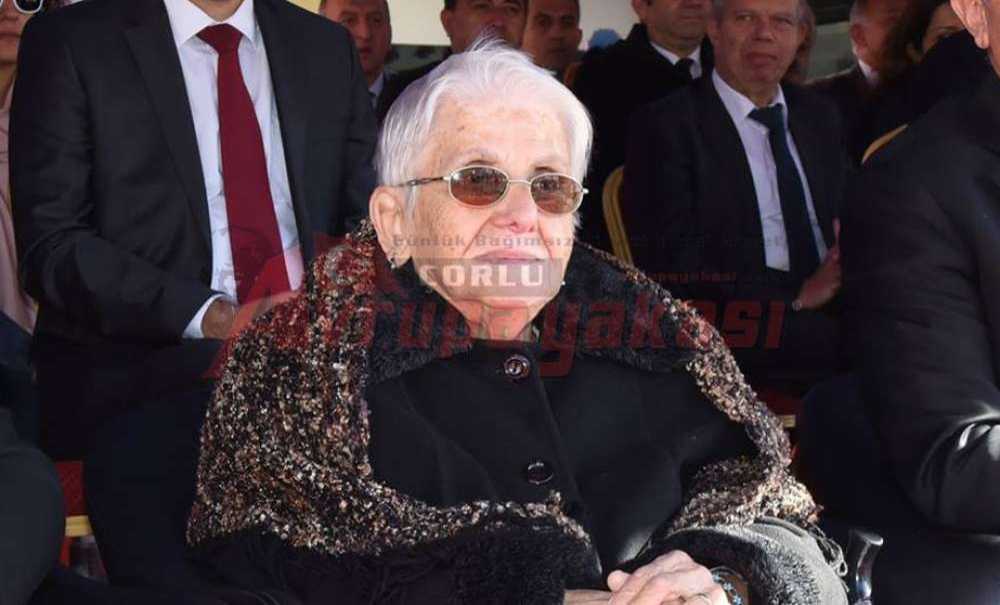 Cumhuriyet Kadını Son Yolculuğuna Uğurlandı