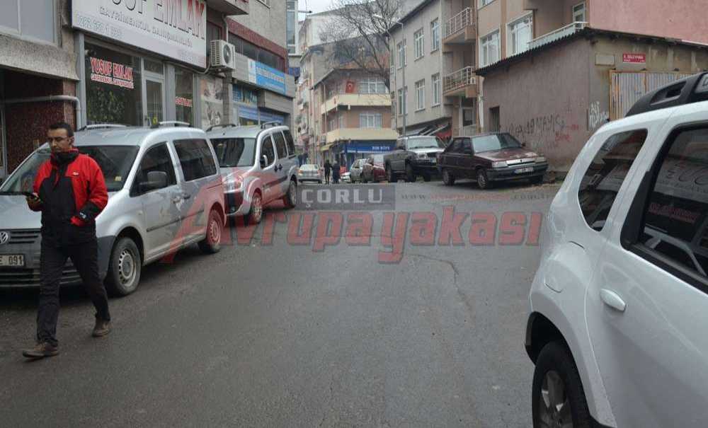 Kaldırım Yok Vatandaşlar Yoldan Yürüyor