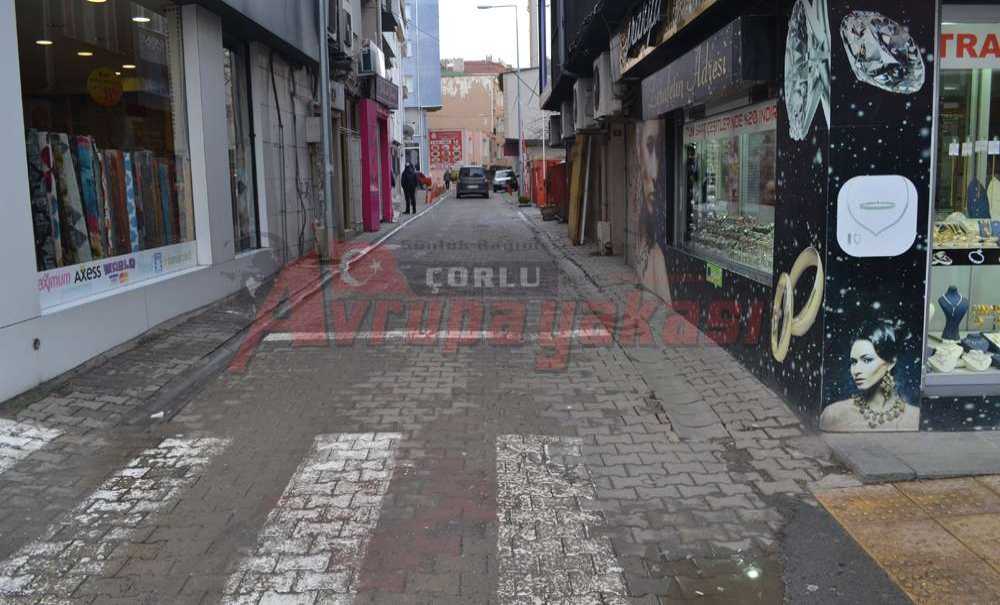 Esnaf Kendisi Önlem Almaya Çalışıyor