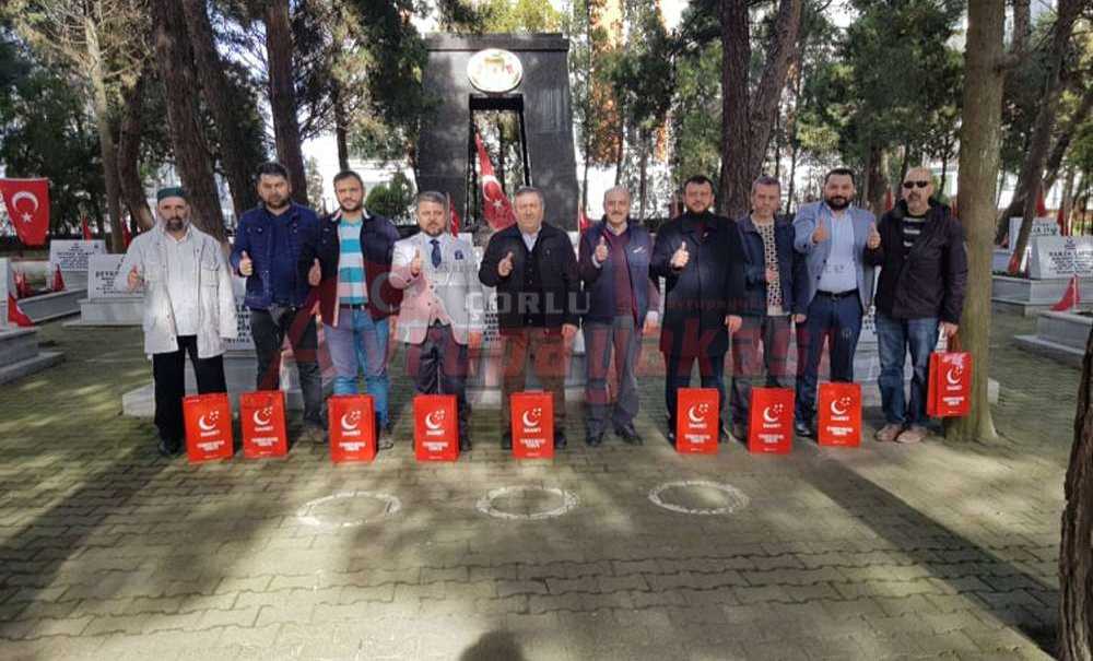 Seçim Çalışmalarını Şehitlikten Başlattı