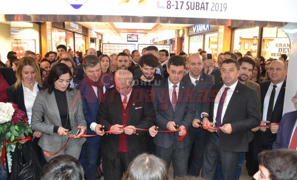 Kitapseverlerin Fuarı Açıldı