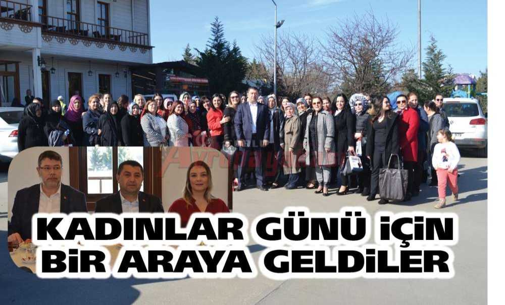 Kadınlar Günü İçin Bir Araya Geldiler