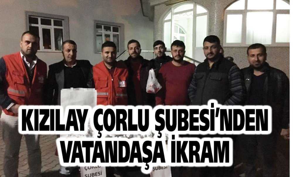 Kızılay Çorlu Şubesi'nden Vatandaşa İkram