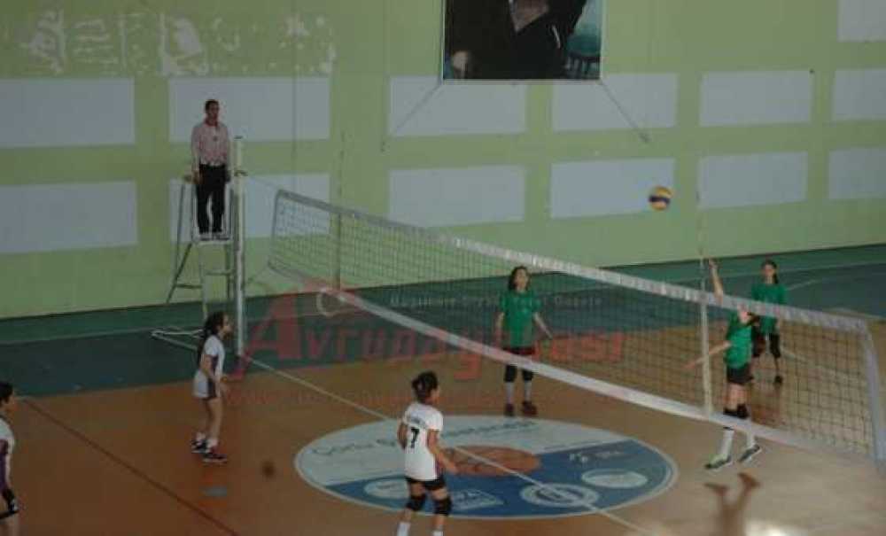 Mini Voleybolda Heyecan Dorukta