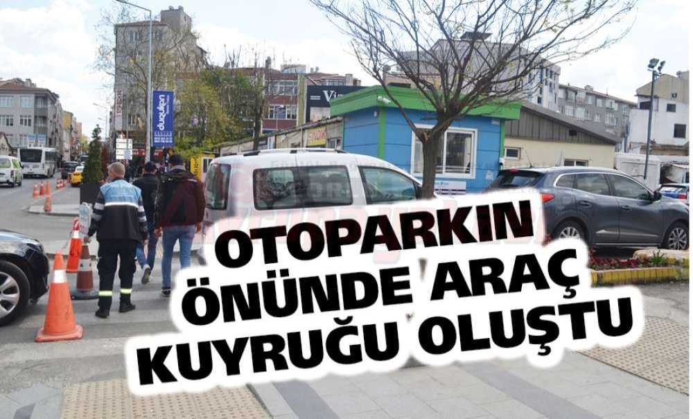 Otoparkın Önünde Araç Kuyruğu Oluştu