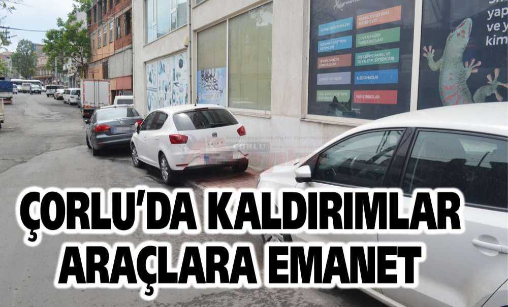 Çorlu'da Kaldırımlar Araçlara Emanet