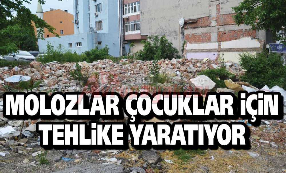Molozlar Çocuklar İçin Tehlike Yaratıyor