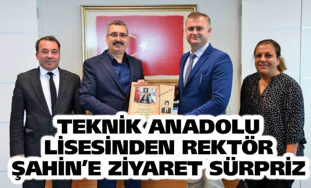 Teknik Anadolu Lisesinden Rektöre Şahin'e Ziyaret Sürpriz