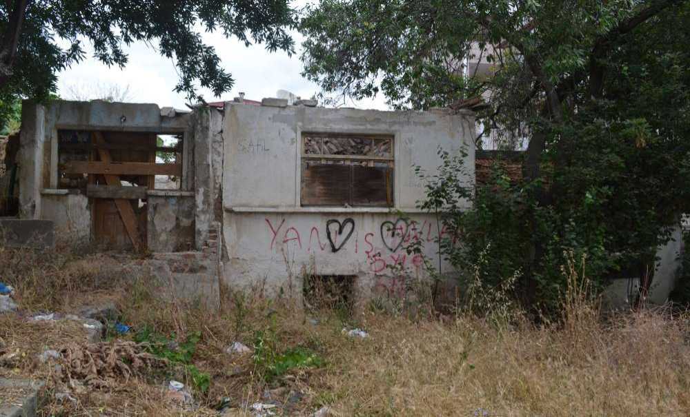 Metruk Bina Sorunu Bitmek Bilmiyor