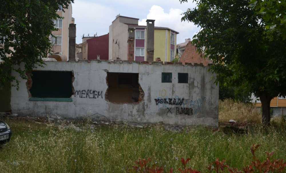 Metruk Bina Sorunu Bitmek Bilmiyor