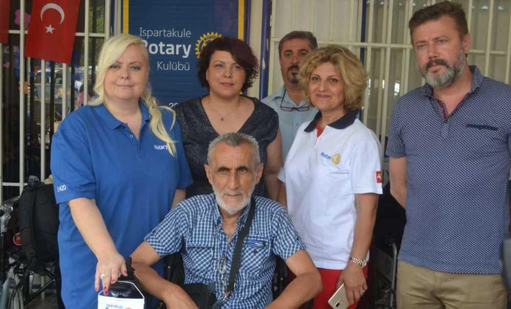 Engelli Vatandaşlara Sandalye Desteği