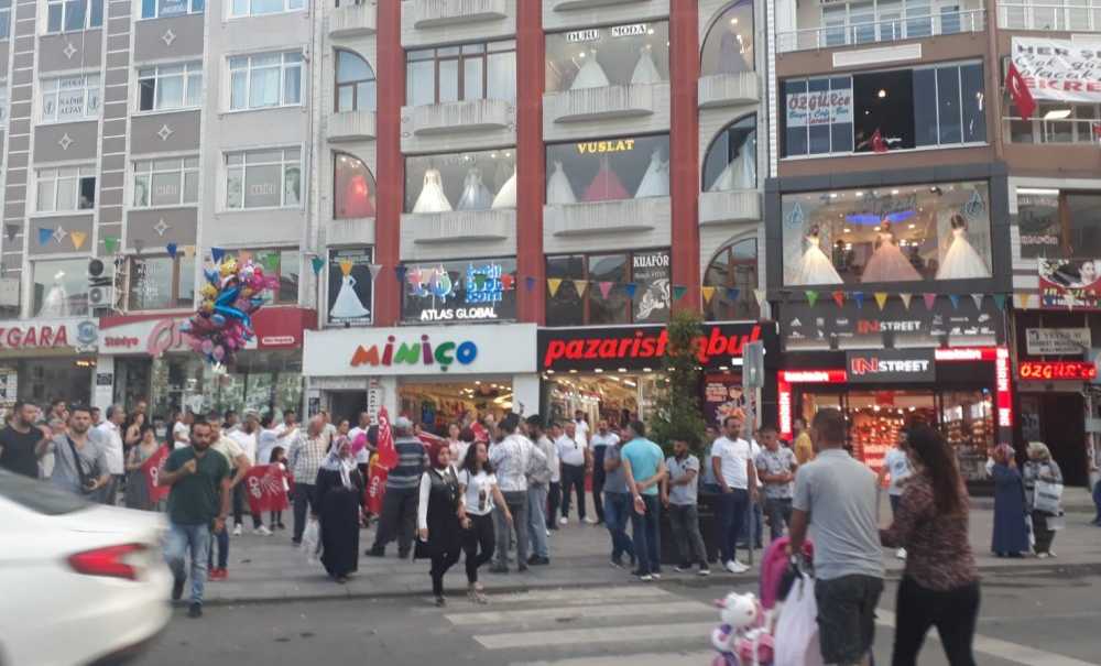 Seçim Sonuçlarını Coşkuyla Kutladılar