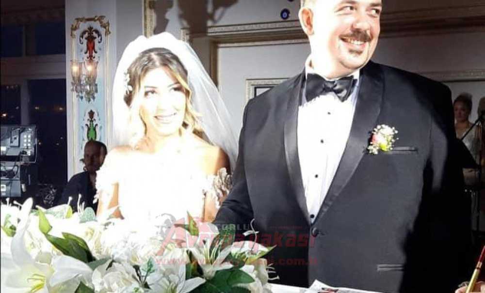 Utkaner Ailesinin Mutlu Günü Ergene'de Hizmet Veren Cemer Makine Şirketinin Varisi Makine Mühendisi Erkal Utkaner Ve Özge Duman Dünya Evine Girdi. Piknik Restoran Balo Salonunda Gerçekleştirilen Düğün Merasimine Siyaset Ve Iş Dünyasından Çok Sayıda