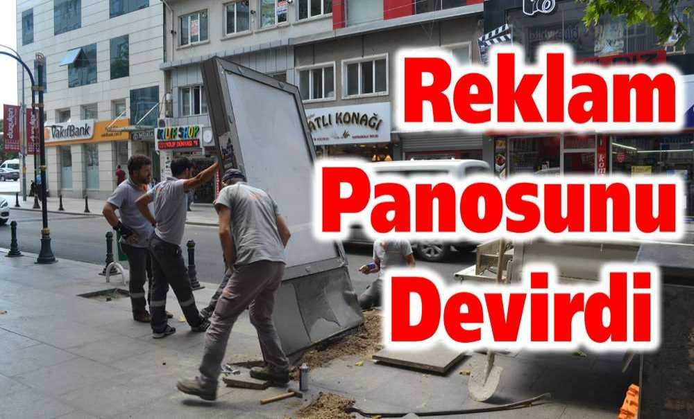 Reklam Panosunu Devirdi
