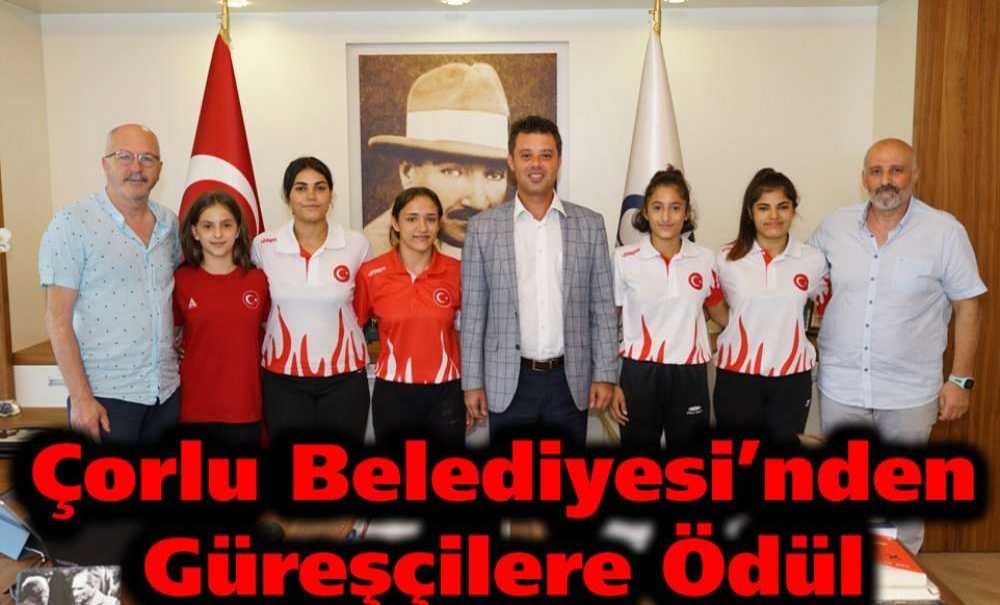 Çorlu Belediyesi'nden Güreşçilere Ödül