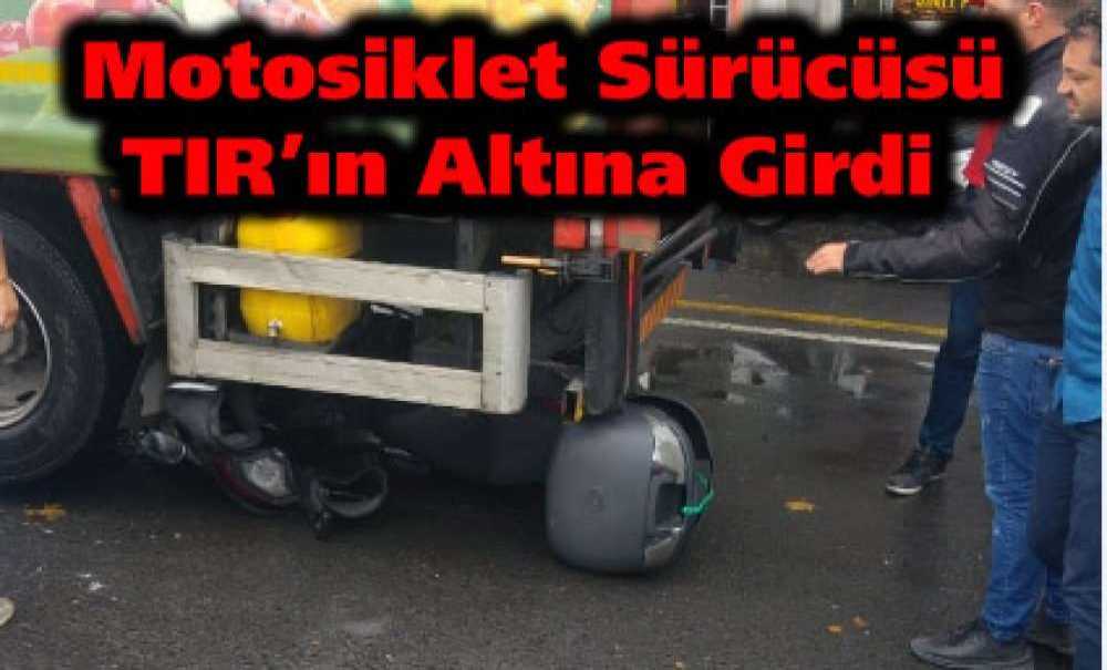 Motosiklet Sürücüsü Tir'ın Altına Girdi