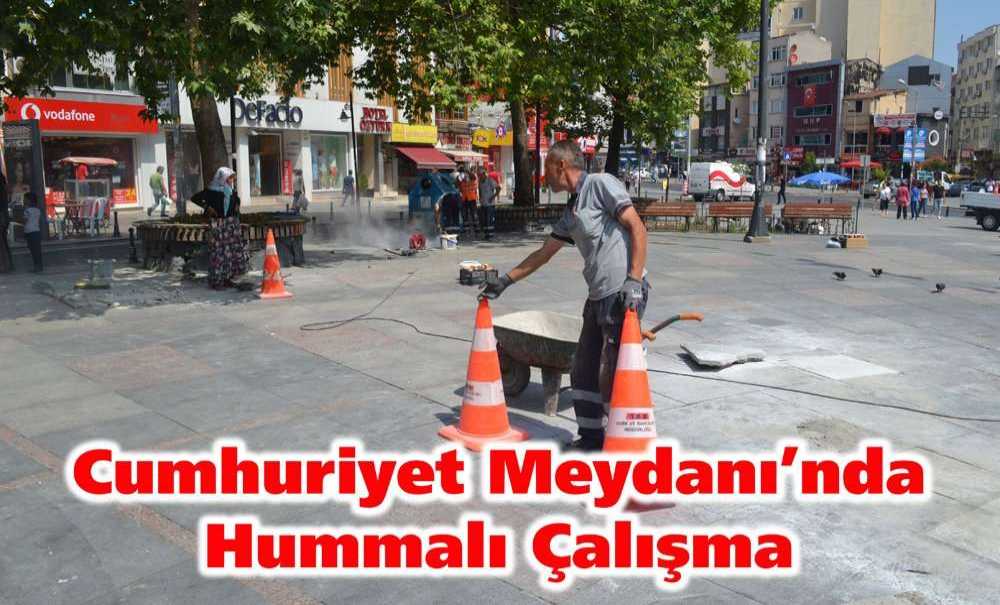 Cumhuriyet Meydanı'nda Hummalı Çalışma